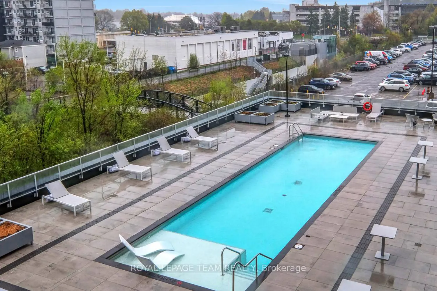 111 Champagne Avenue 1405 photo 4