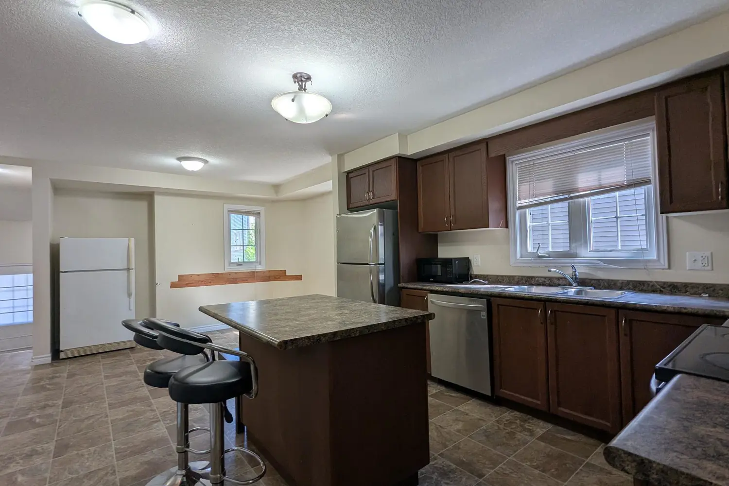 Additional image 4 of 931 Glasgow Street 27B