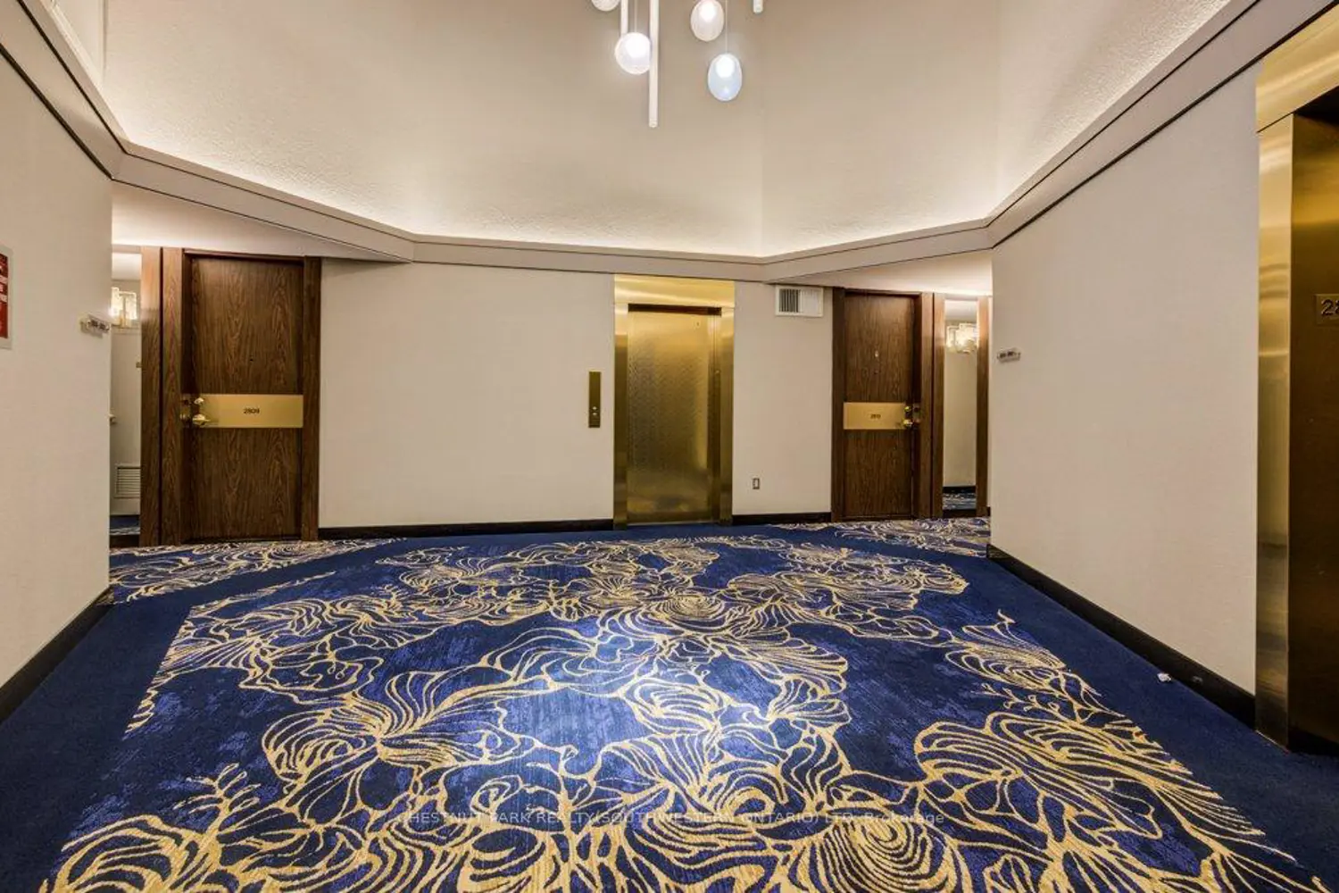 33 Harbour Square 2801 photo 4