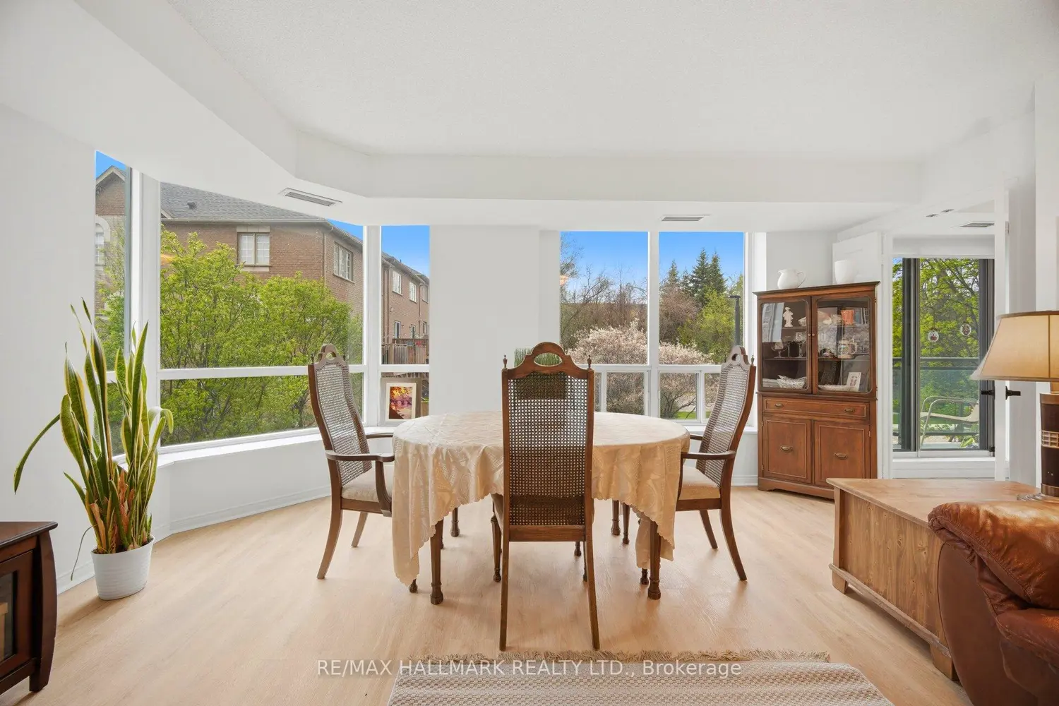 190 Manitoba Street 209 photo 4