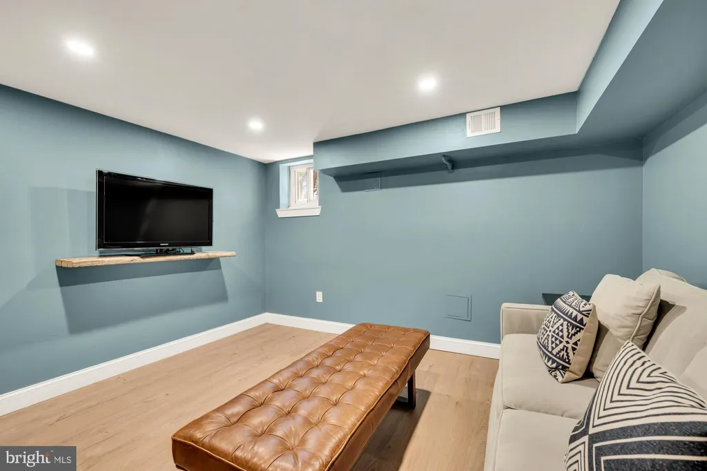 Additional image 32 of 908 Girard Street NE, Washington, DC 20017