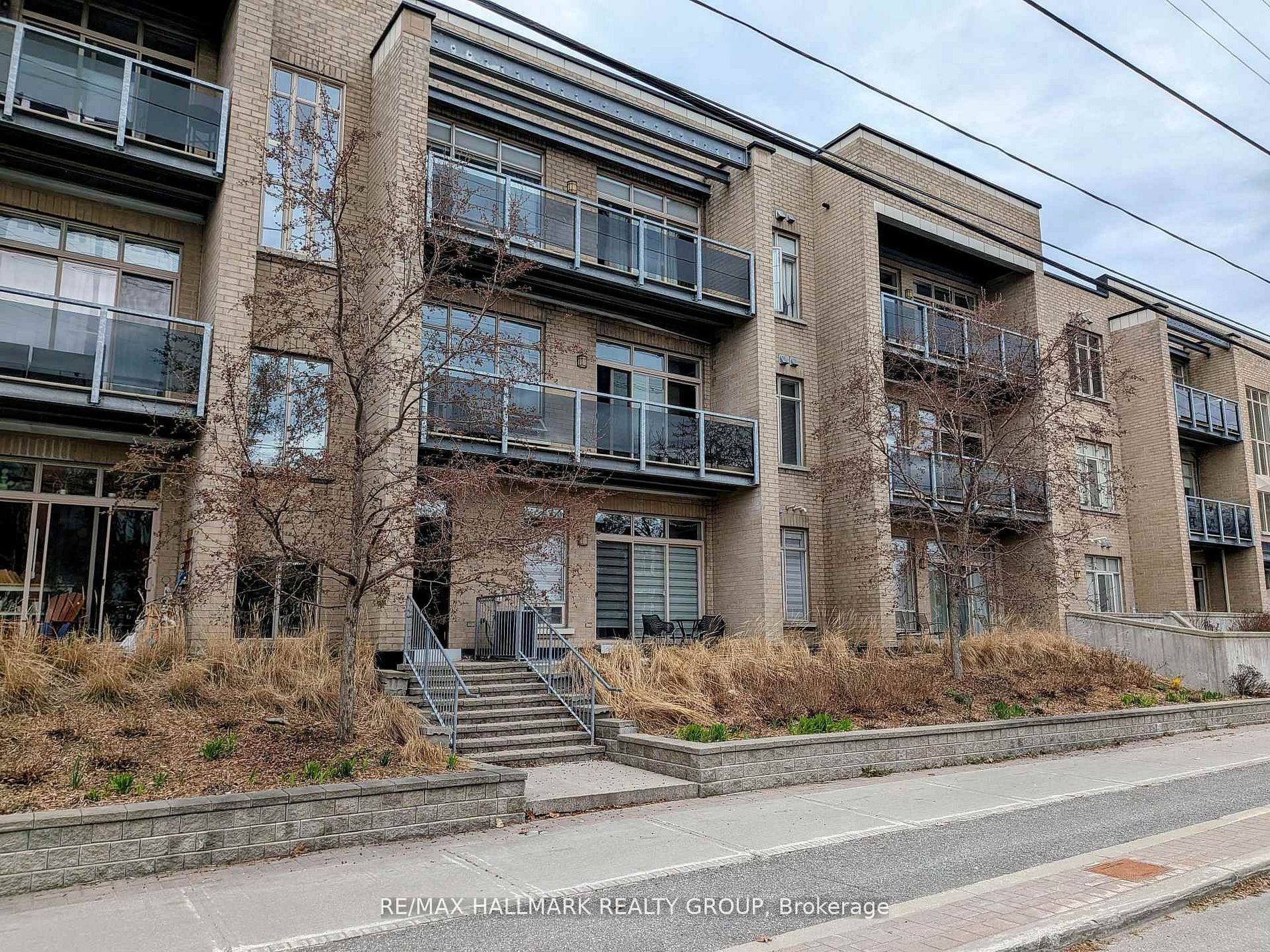 210-682 Churchill Avenue N, Ottawa, ON, K1Z 5G5