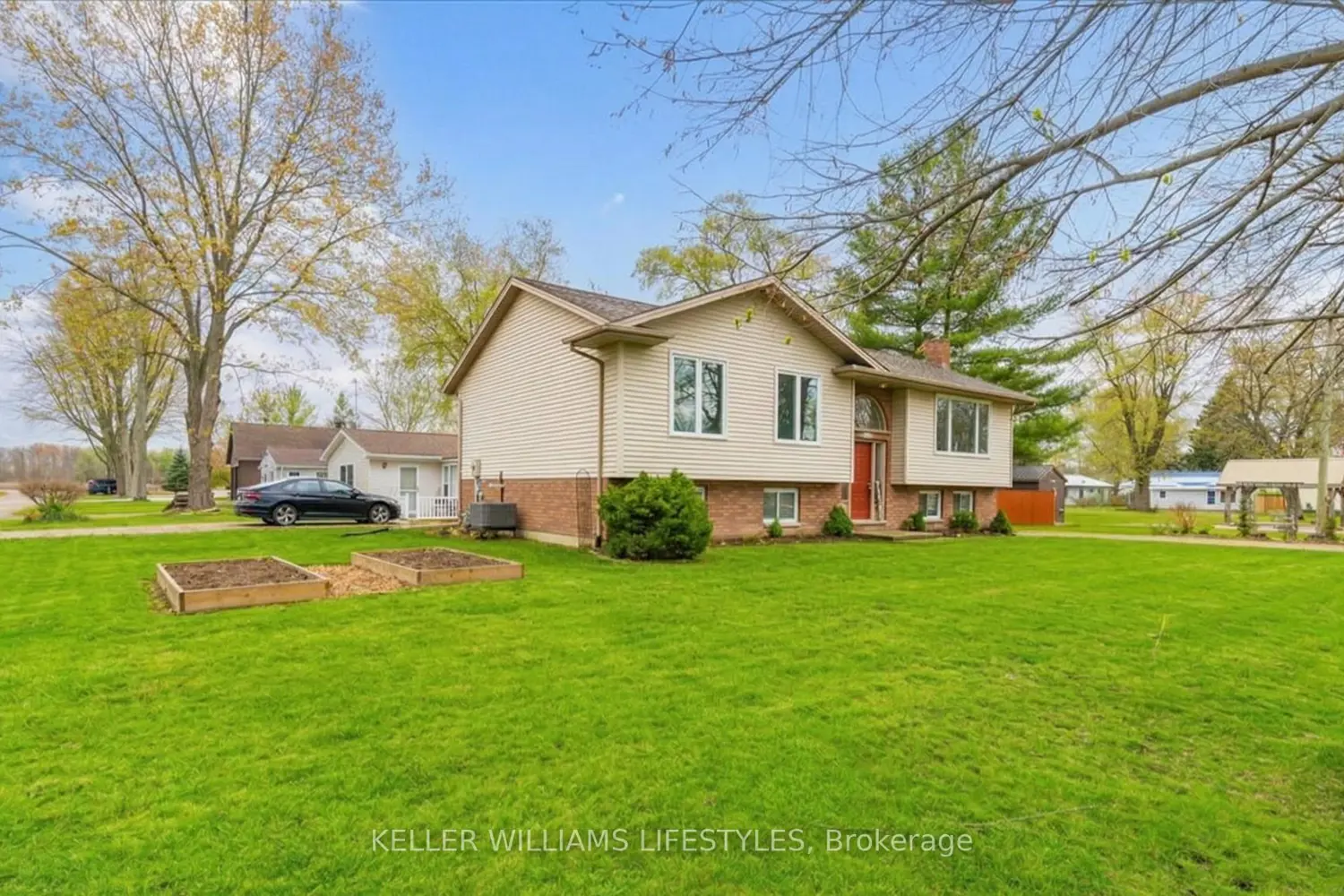 4547 William Street photo 2