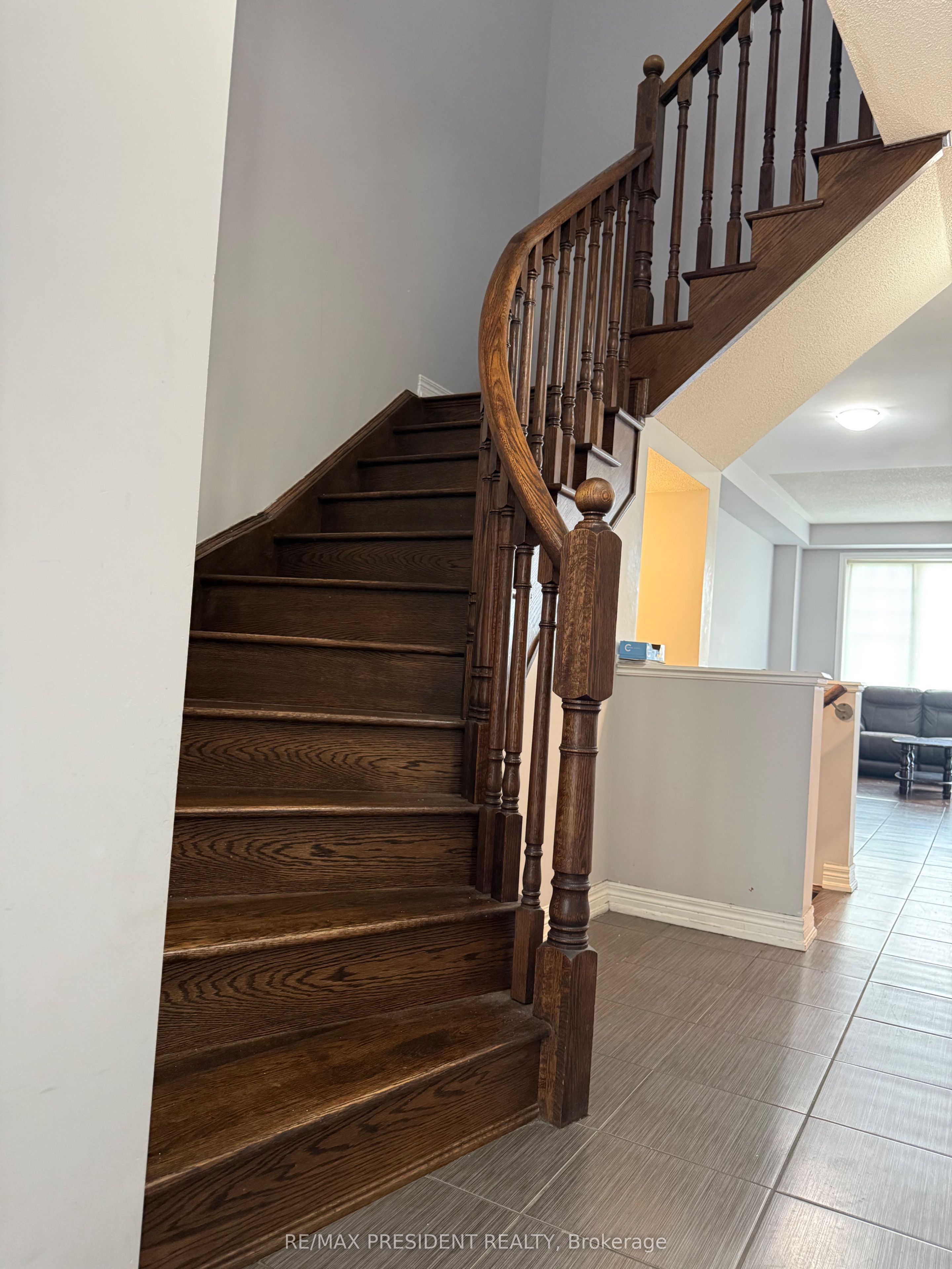 Additional image 5 of 98 Davenfield Circle E, Brampton, ON, L6P 4M1