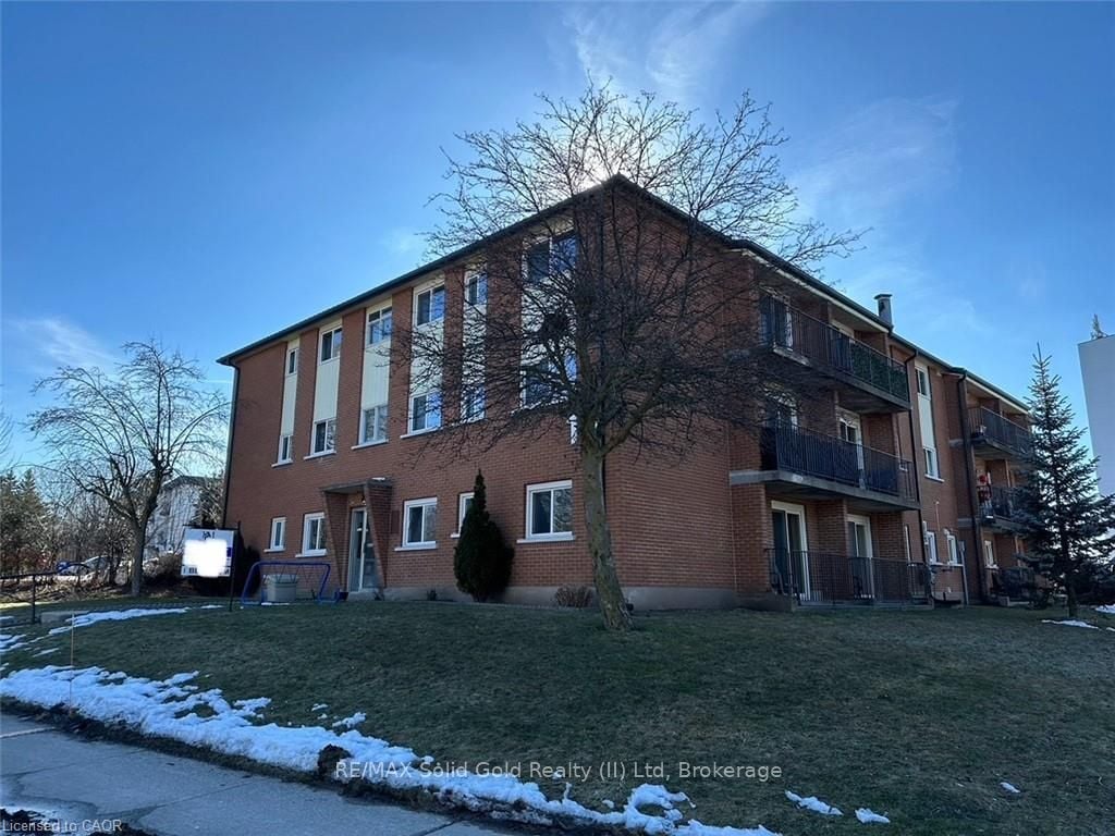 15 Mowat Boulevard, Kitchener, ON, N2E 1J1