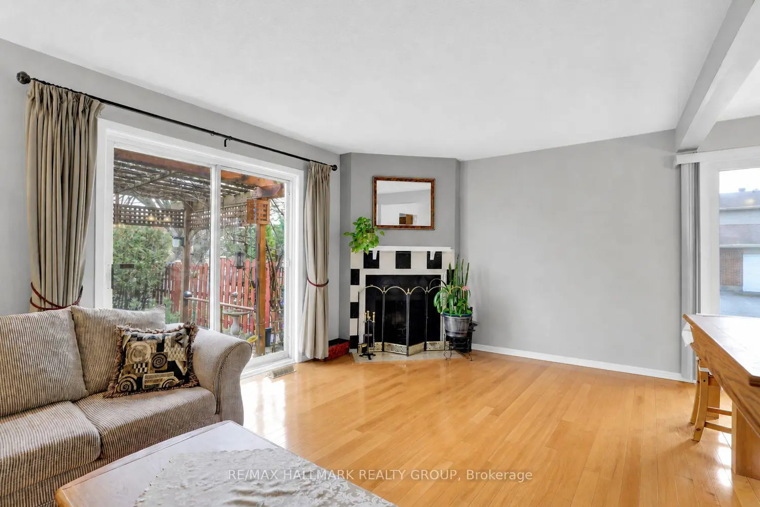 730 Malibu Terrace photo 5