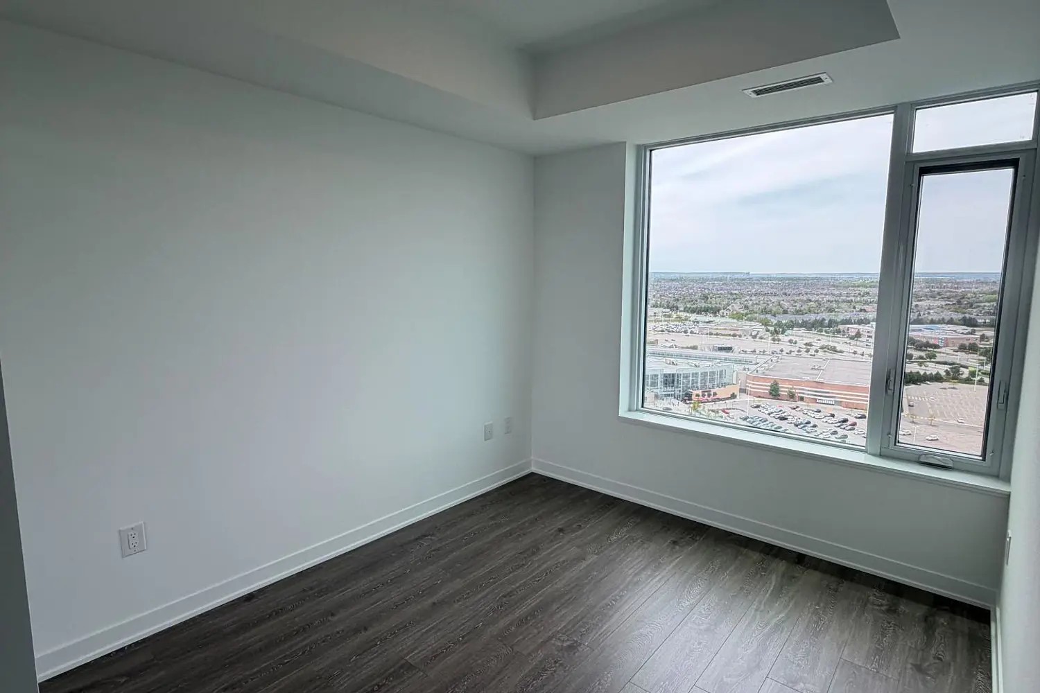 Additional image 15 of 2495 Eglinton Avenue 2407