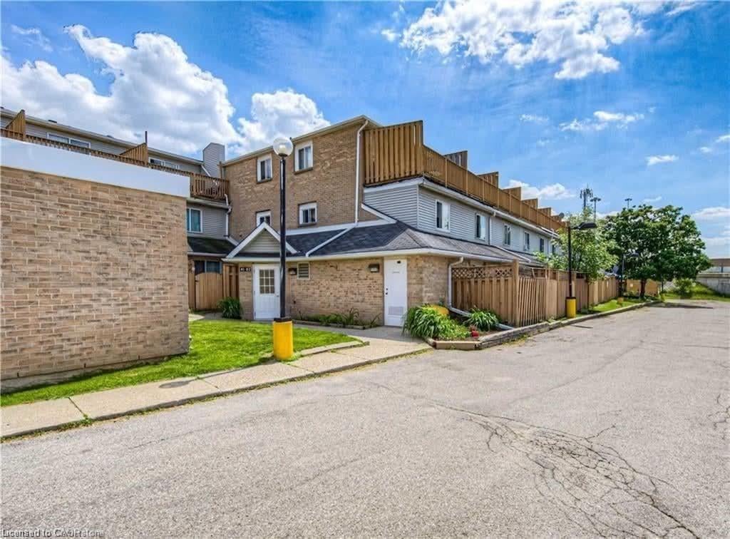 58-67 Valleyview Road, Kitchener, ON, N2E 3J1