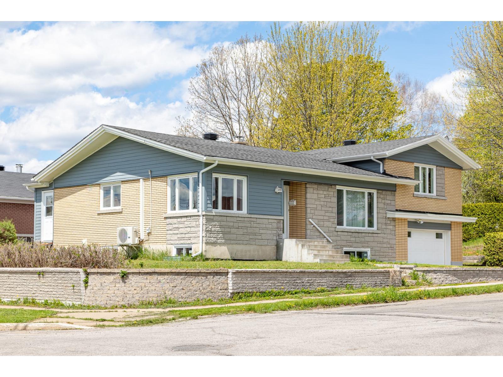 2413 Av. Carier