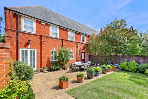 Chapel Mews, Repton Park, Woodford Green, Essex IG8