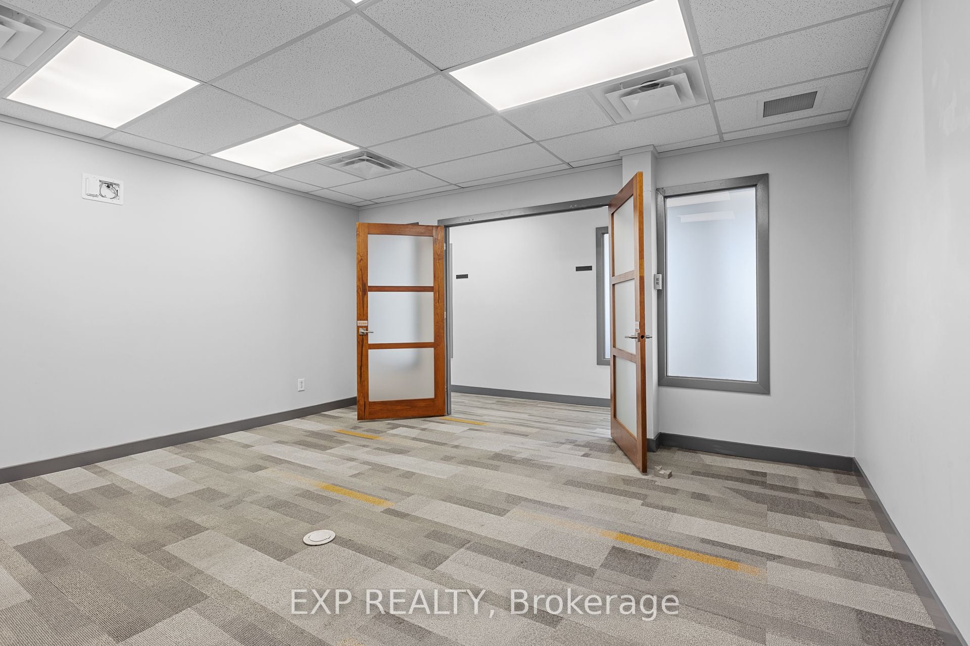 Additional image 4 of 201+202-1600 Laperriere Avenue, Ottawa, ON, K1Z 8P5