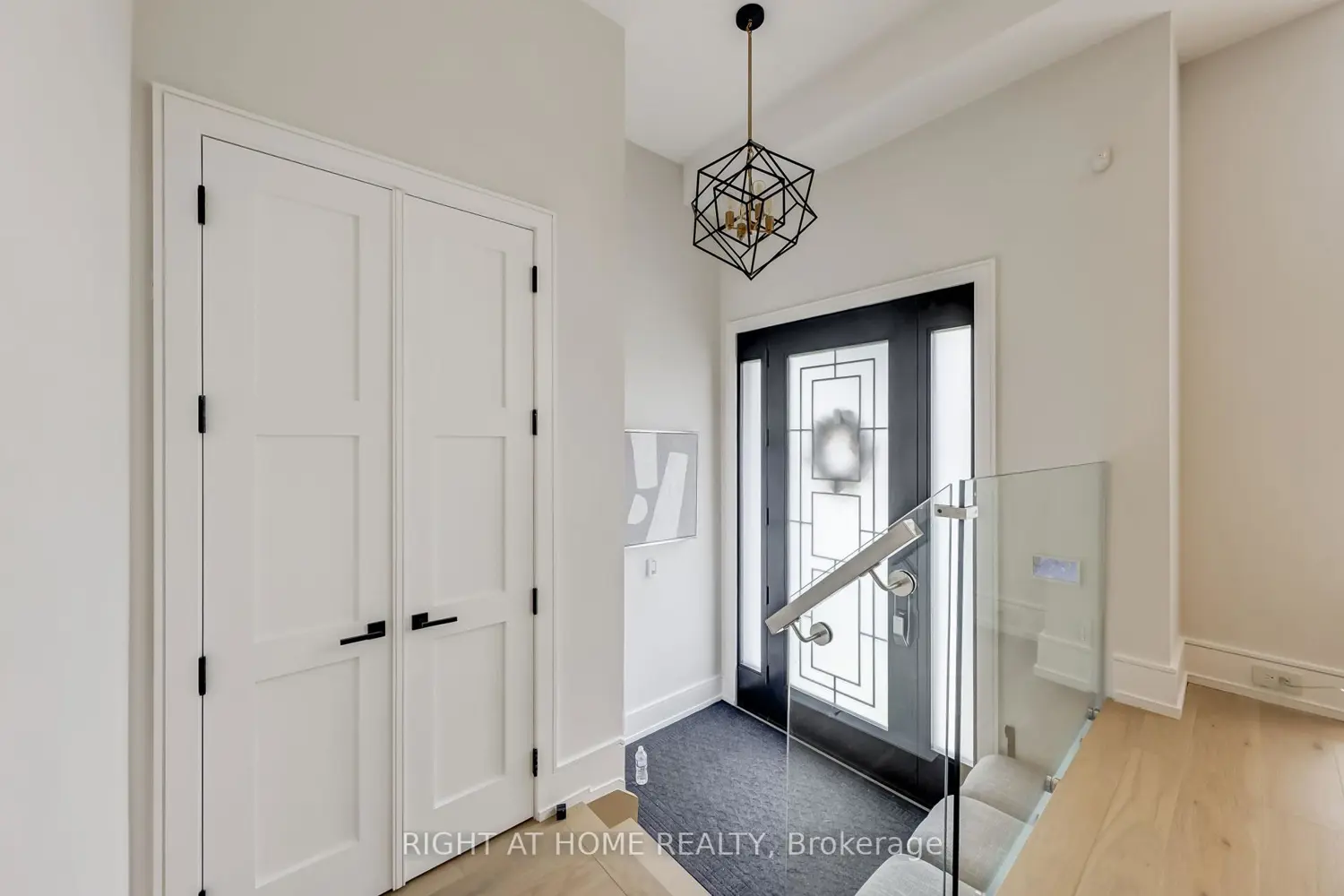 102 Parklea Drive photo 4