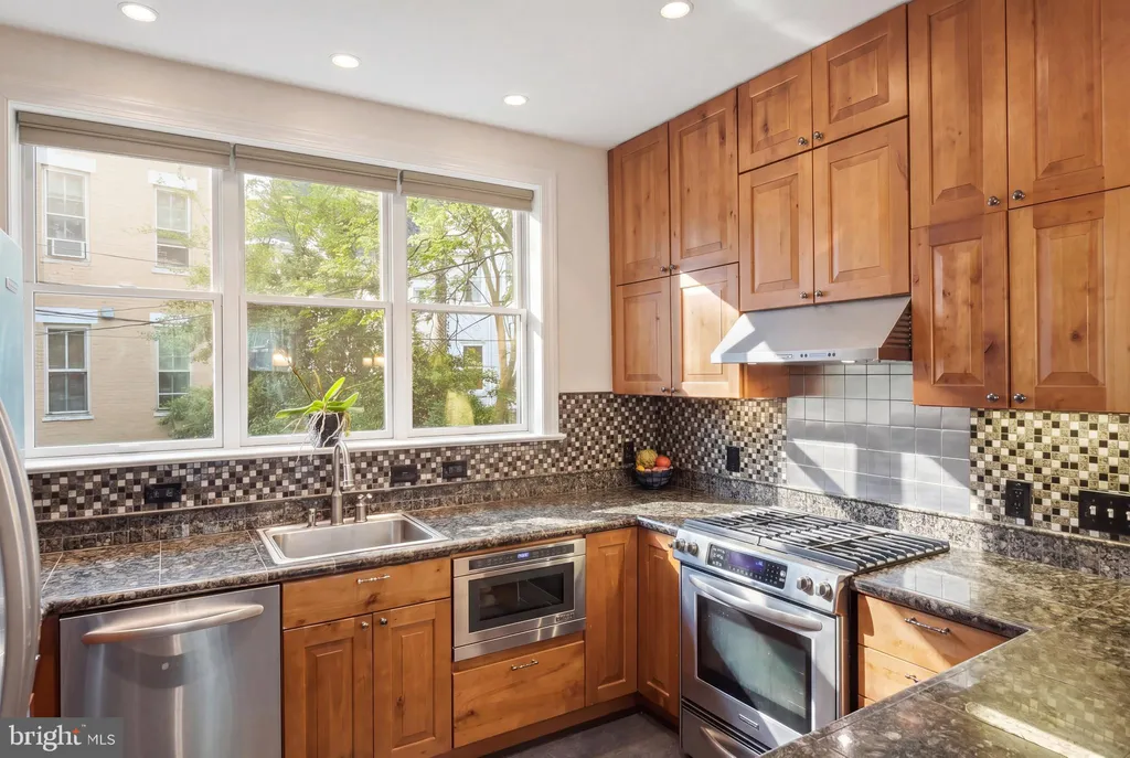 Additional image 16 of 319 C Street SE, Washington, DC 20003