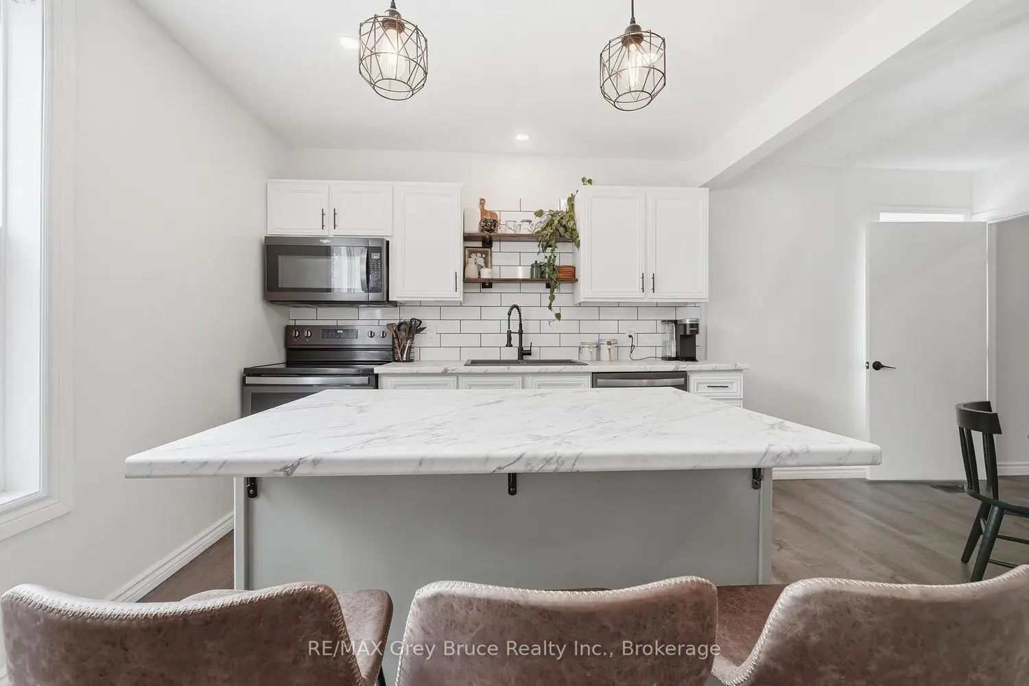 230 2Nd Avenue photo 5