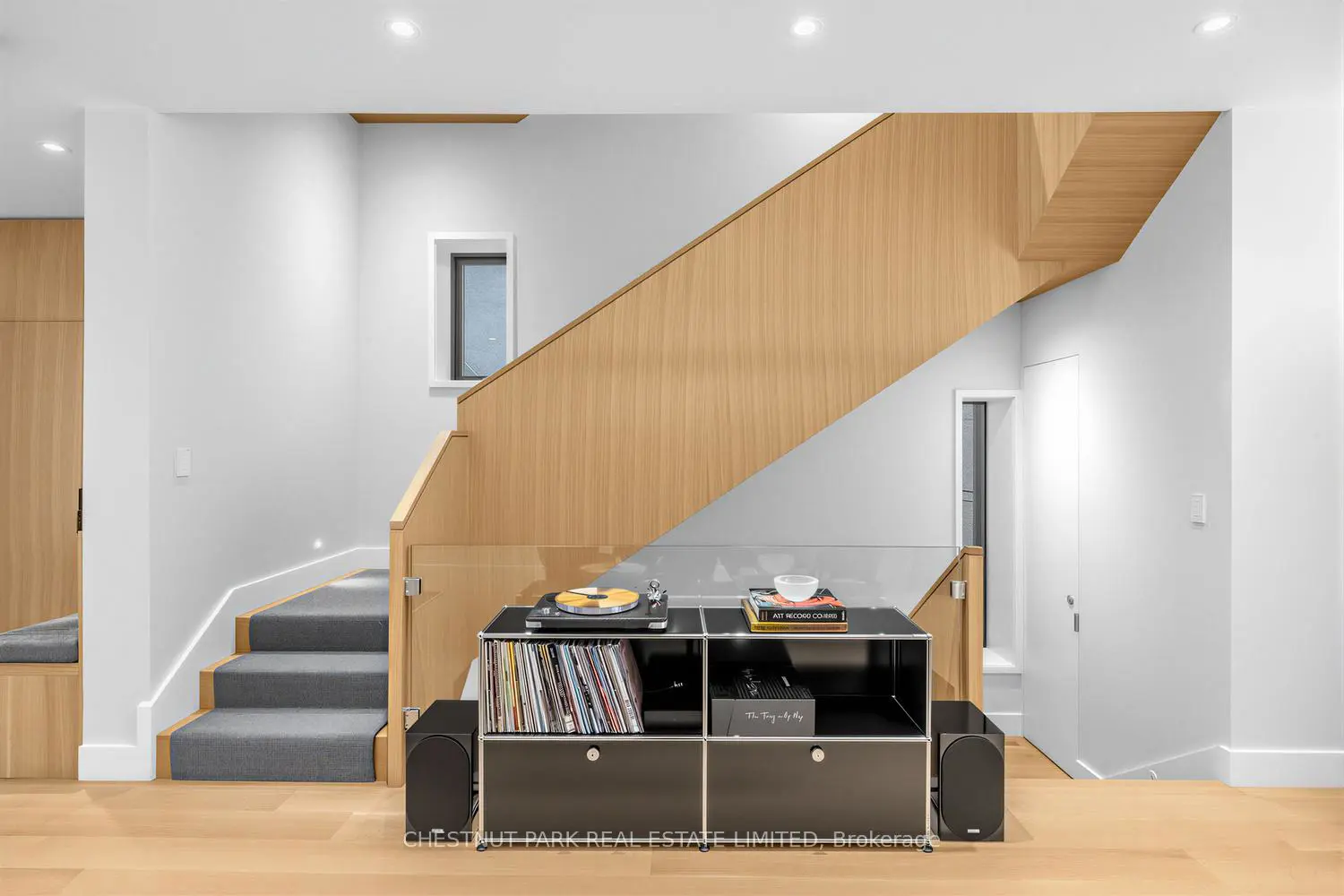 55 Farnham Avenue photo 5