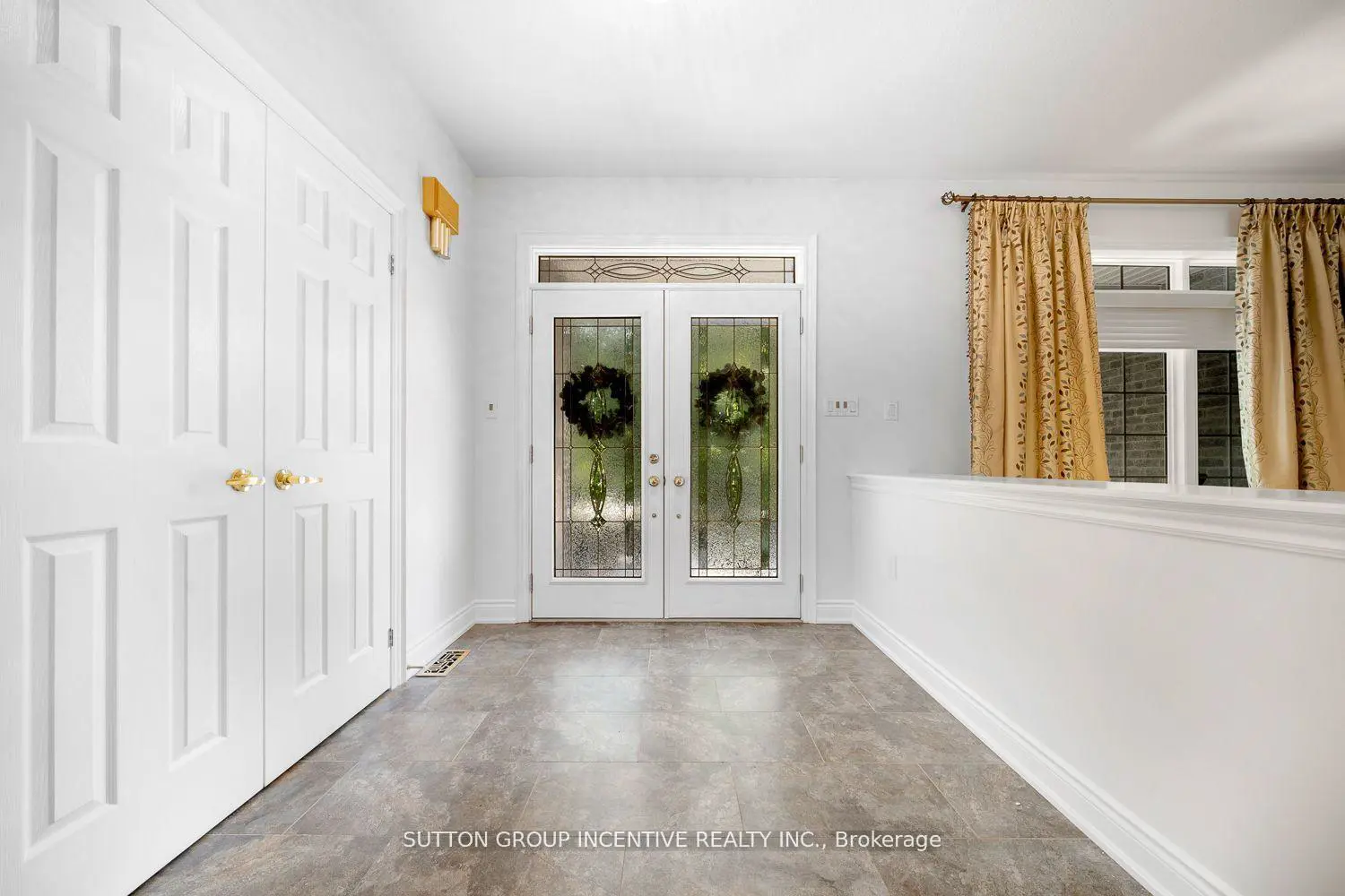 1882 Providence Lane photo 4