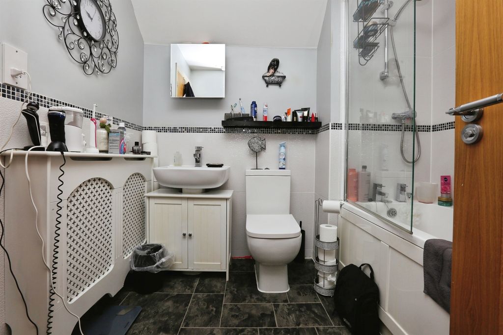 Additional image 15 of 5 bed semi-detached house for saleWatson Court, Hedge End, Southampton SO30
