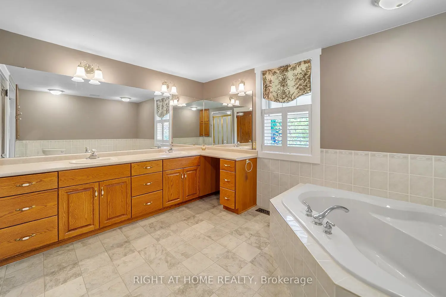 Additional image 13 of 16 Nelles Boulevard