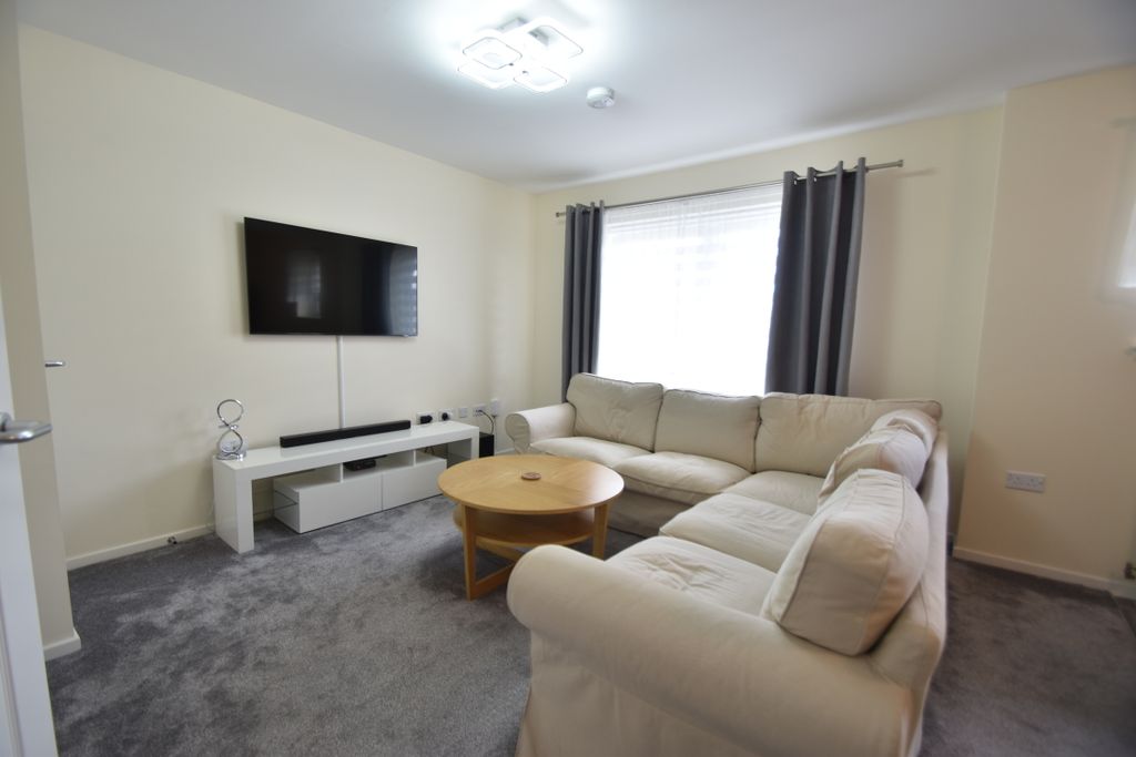2 bed flat for saleAlbert Road, Harthill ML7 photo 3