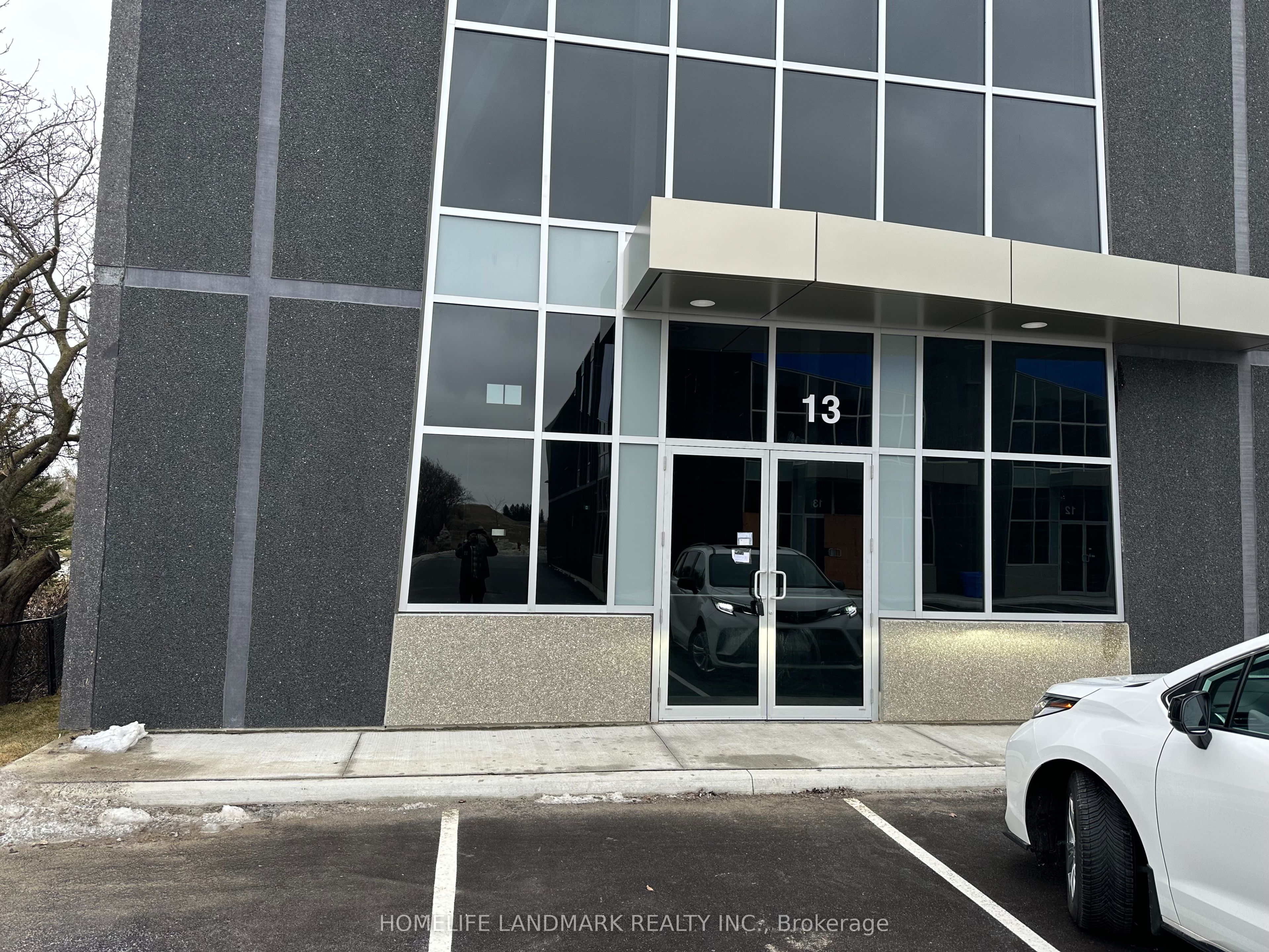 13 Main-135 Addison Hall Circle, Aurora, ON, L4G 7C7