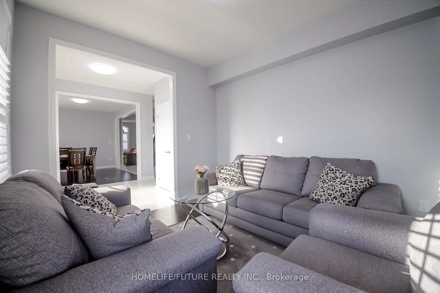 140 Ronald Hooper Avenue photo 2