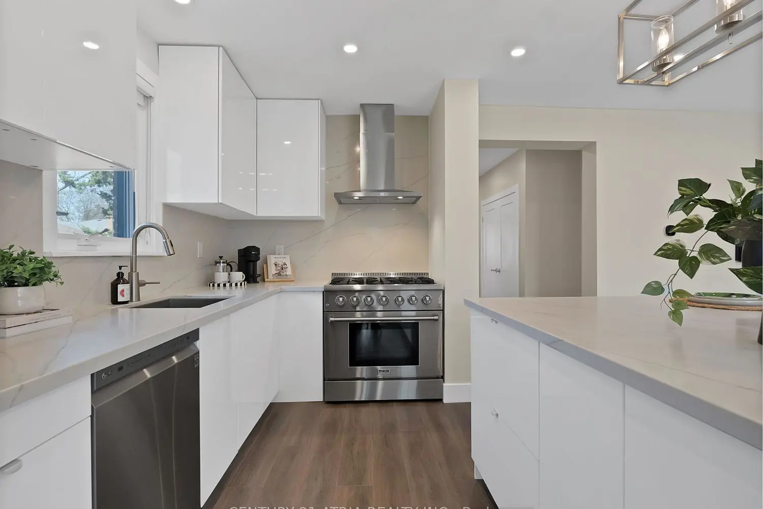 10 Dunrobin Drive photo 4