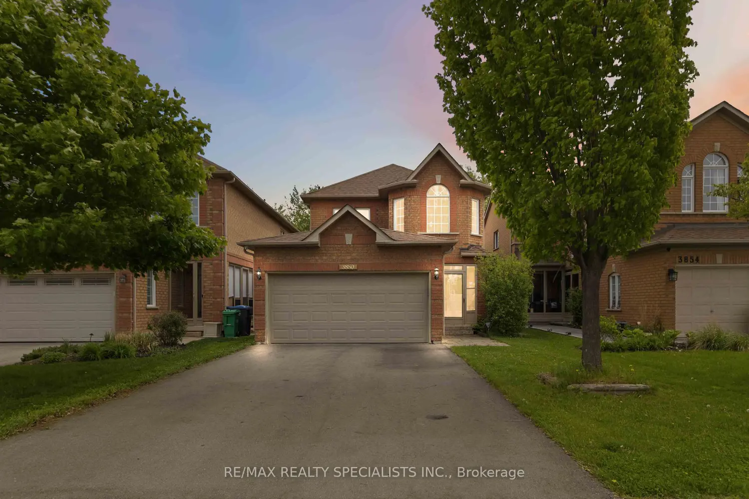 3850 Forest Bluff Crescent