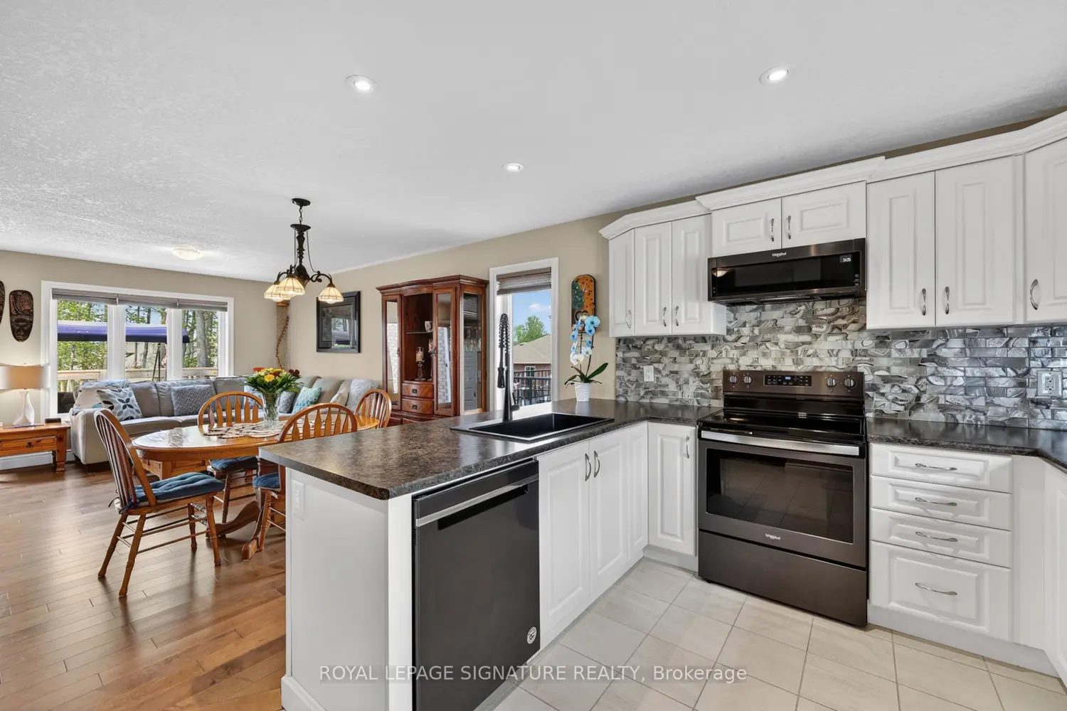 22 Hunter Avenue photo 2