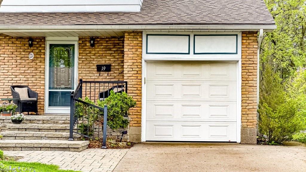 Additional image 2 of 19 Chateau Court, Hamilton, ON, L9C 5P3
