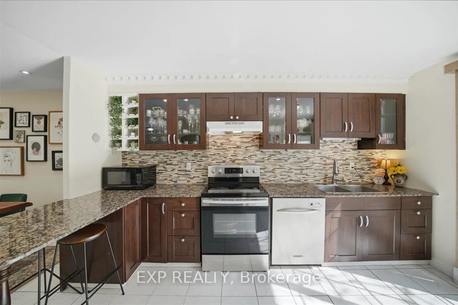 Additional image 4 of 1055 Dundas Street 167