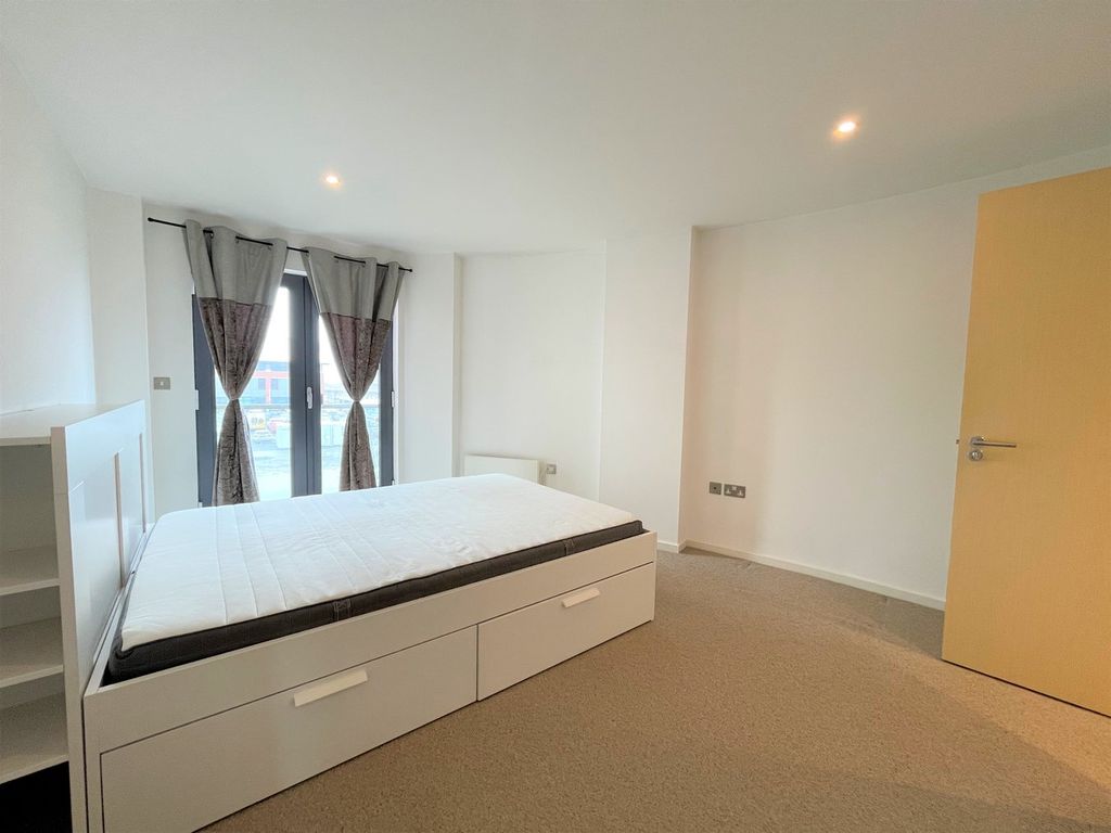 Additional image 5 of 2 bed flat for saleSouth Quay, Kings Road, Swansea SA1