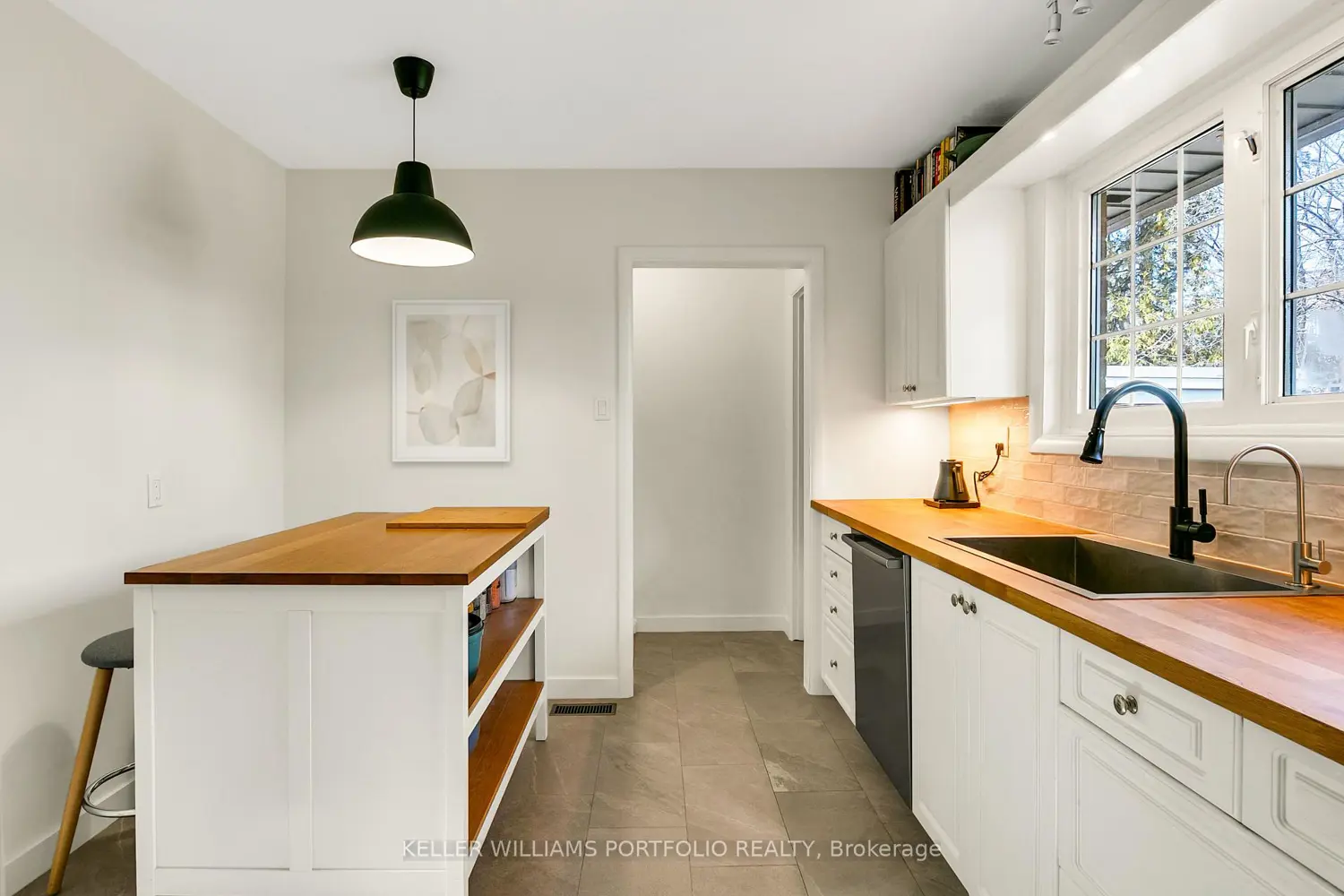 88 Sabrina Dr Drive photo 3