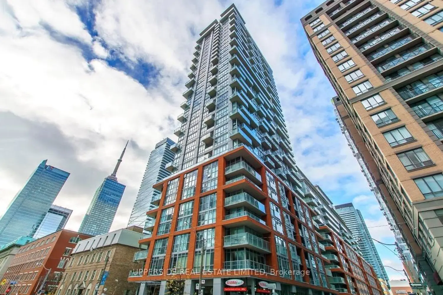 126 Simcoe Street 607
