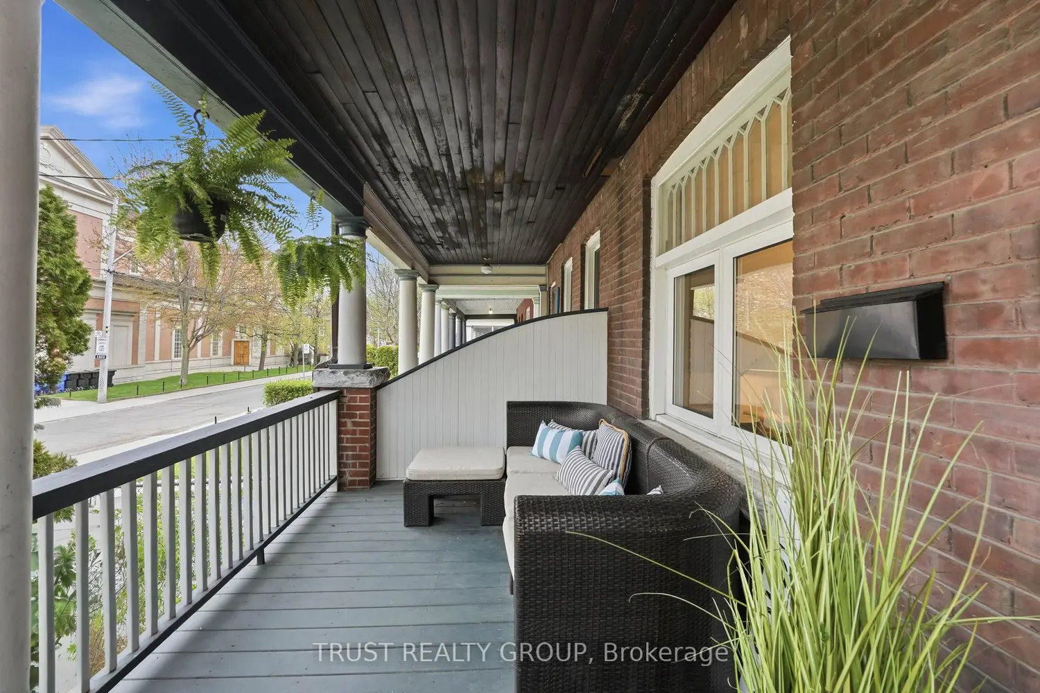 134 Close Avenue photo 4