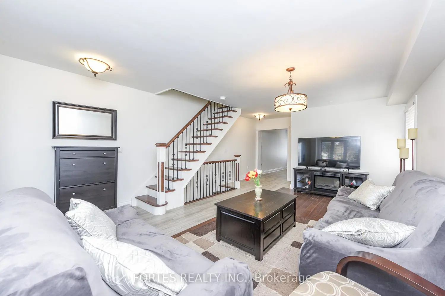 285 Gilbert Avenue photo 5
