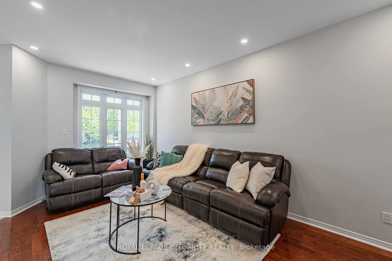 102 Whitestone Drive photo 2