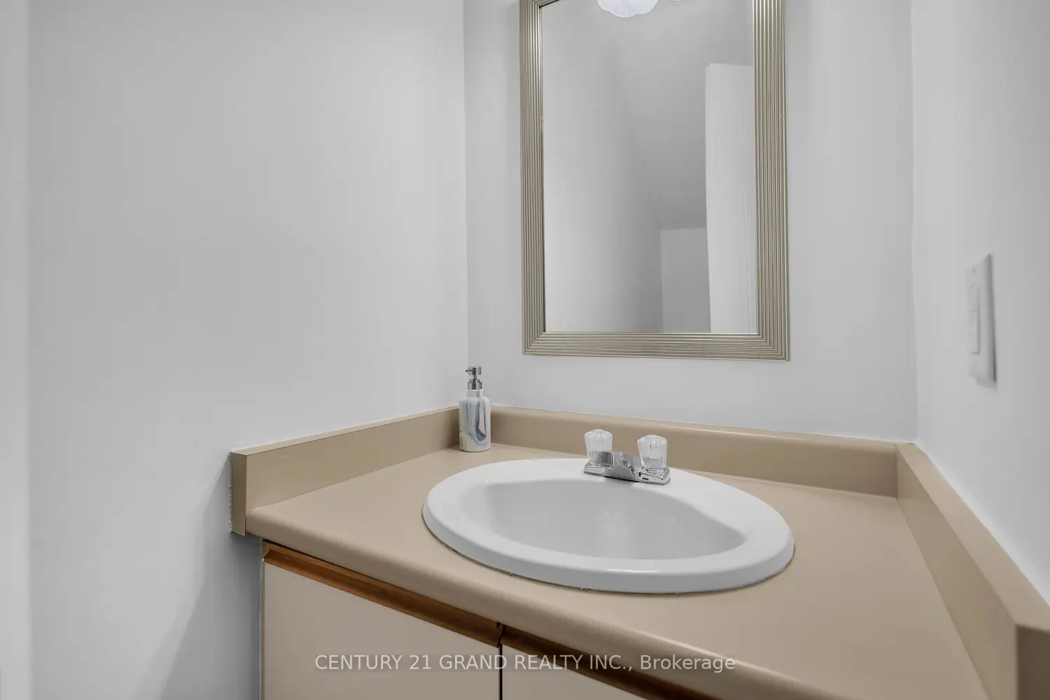 Additional image 14 of 52 Harris Avenue D