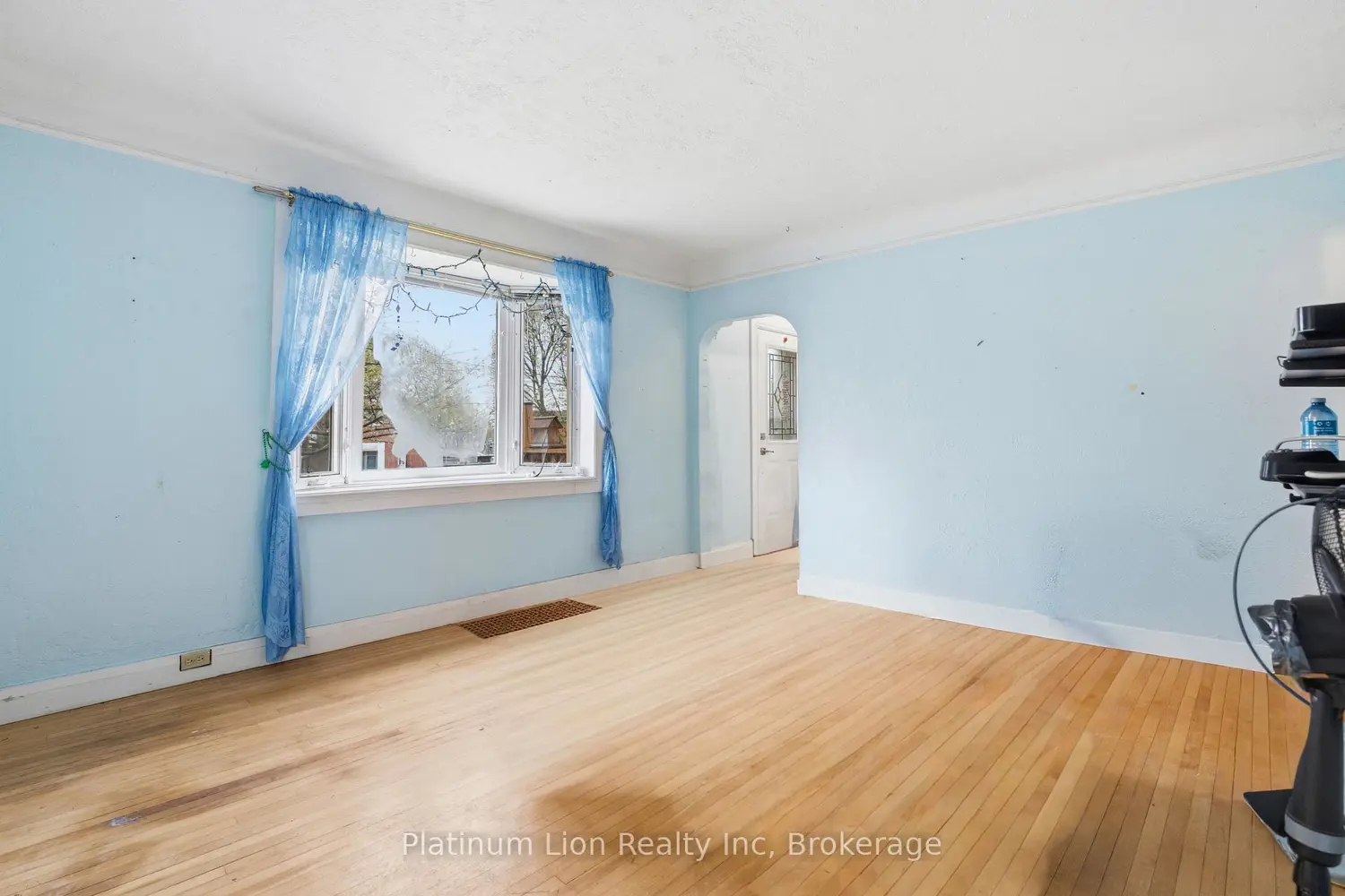 Additional image 3 of 609 Guelph Street