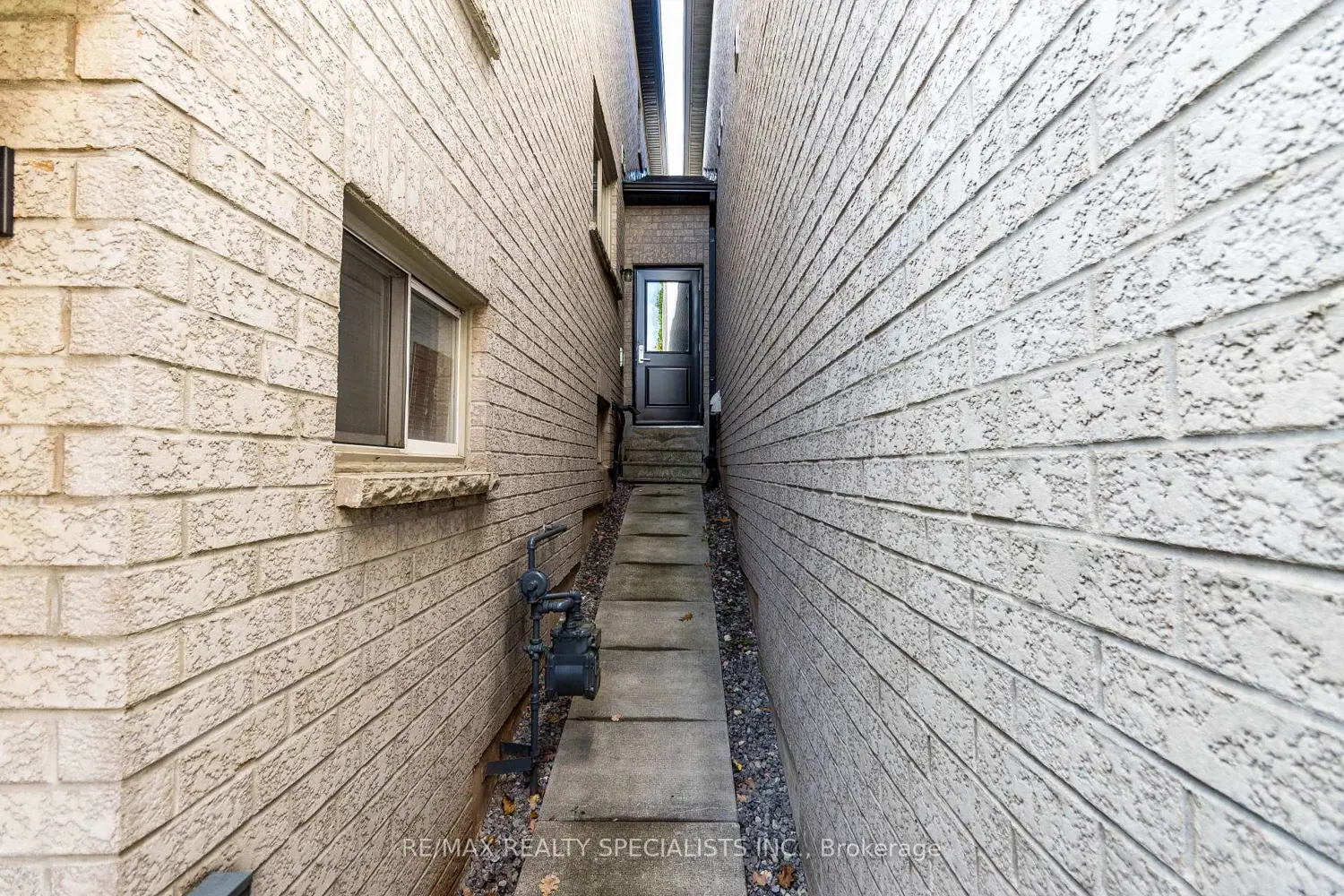 Additional image 19 of 2115 Pinevalley Crescent