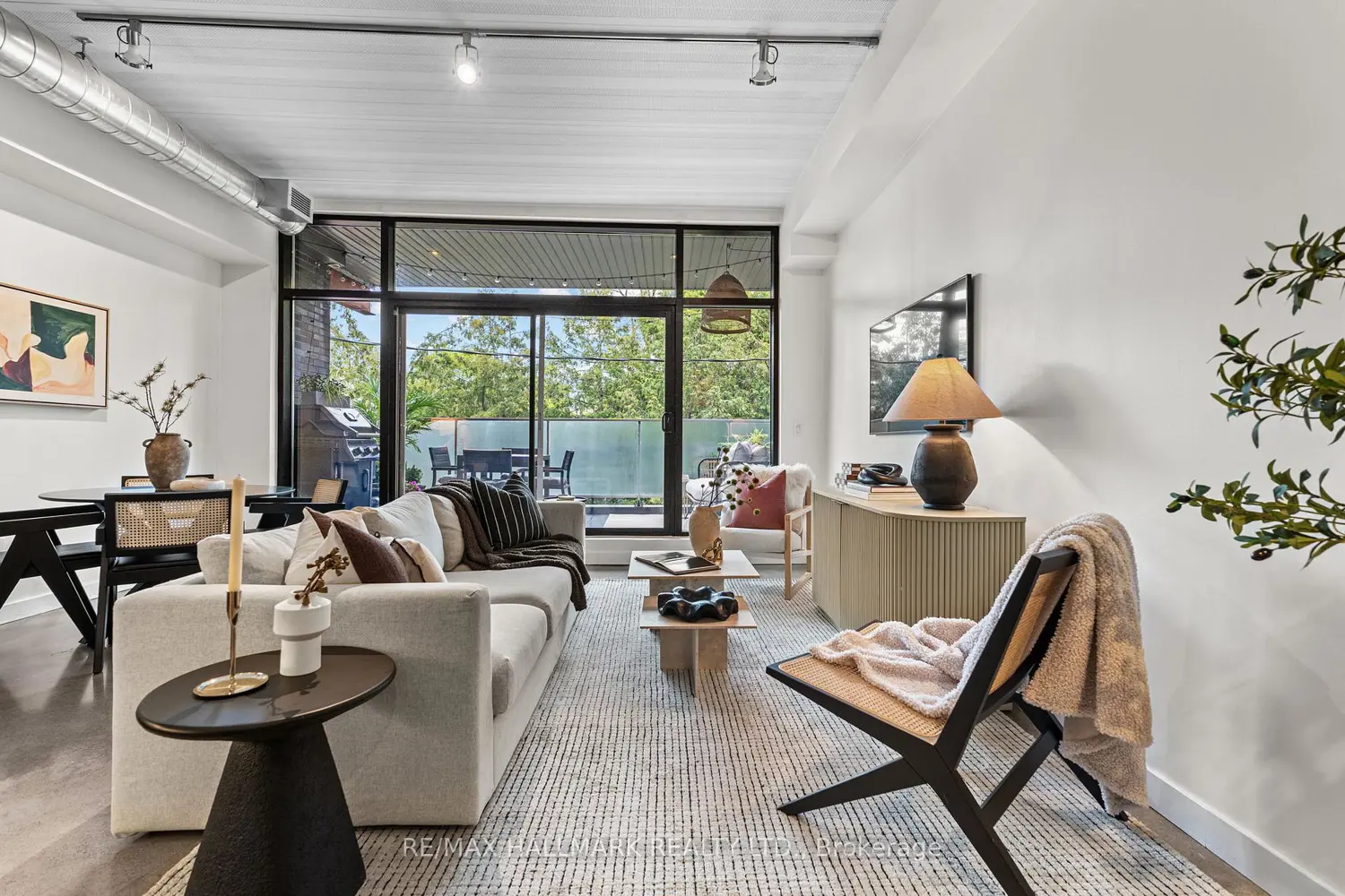 747 Queen Street 202 photo 3