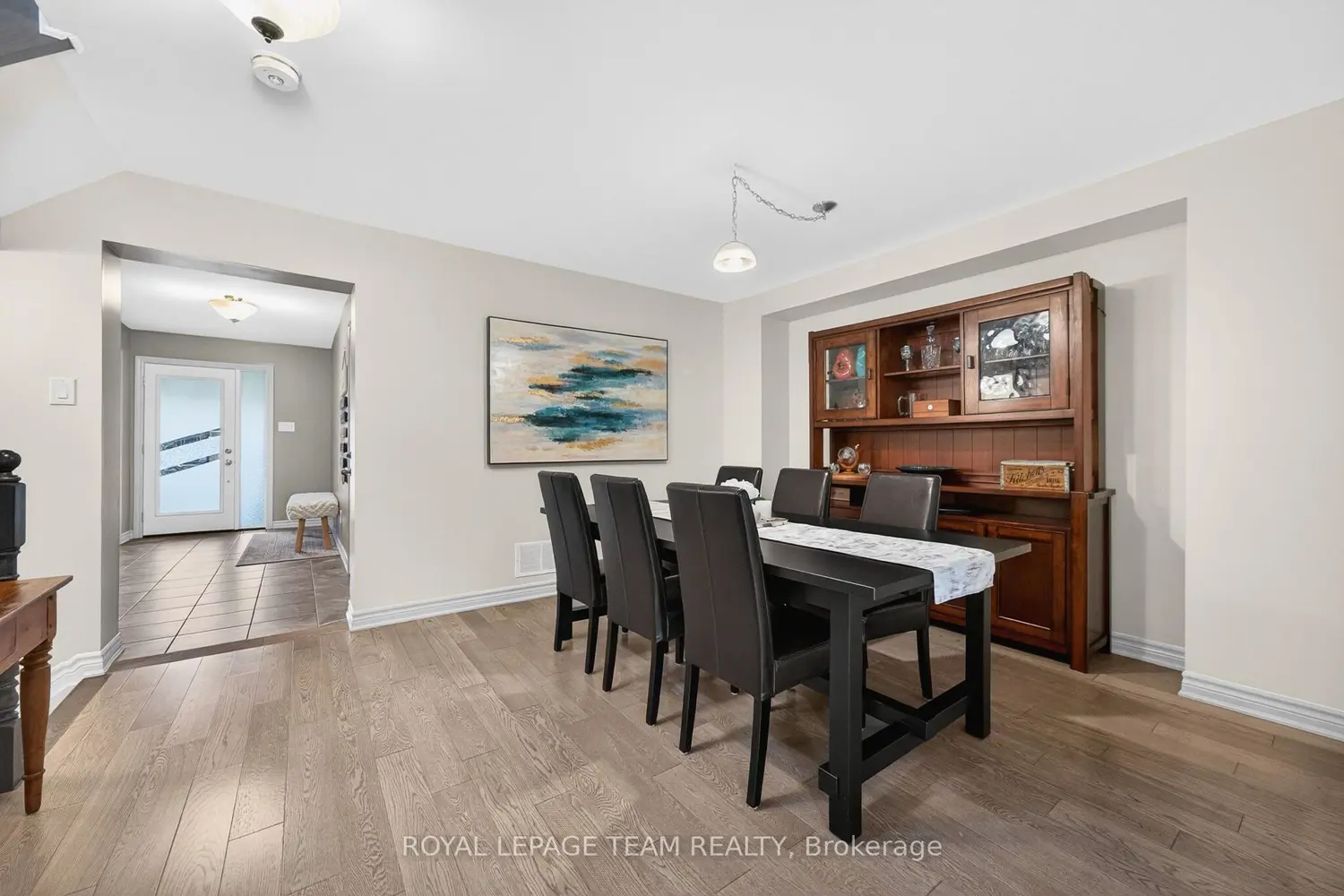 819 Stallion Crescent photo 5