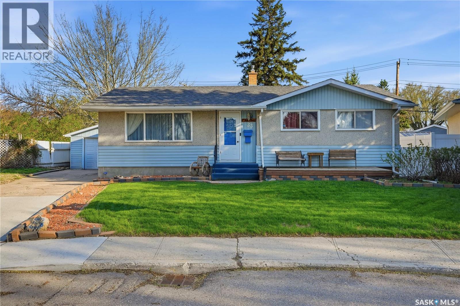 35 MCINNIS CRESCENT