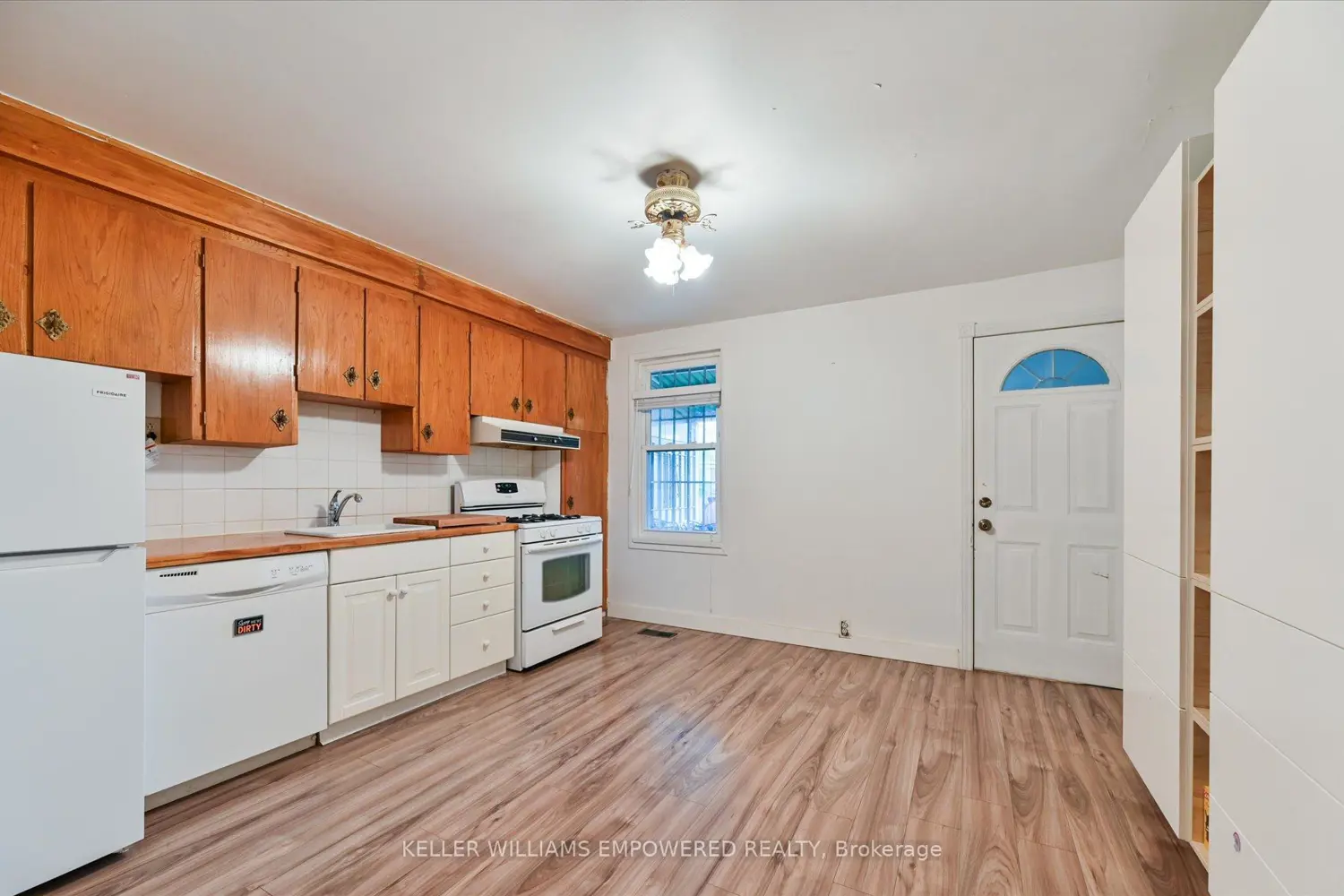 212 Silverthorn Avenue photo 5