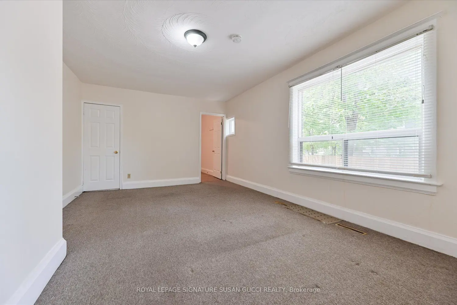 85 Linsmore Crescent photo 5