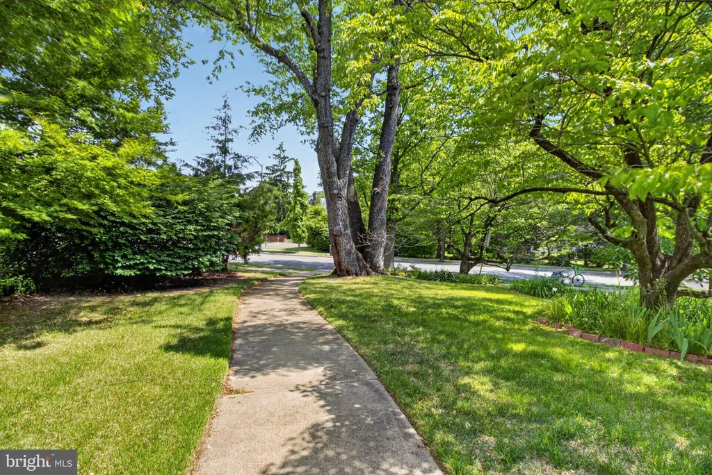 Additional image 5 of 5028 Massachusetts Avenue NW, Washington, DC 20016