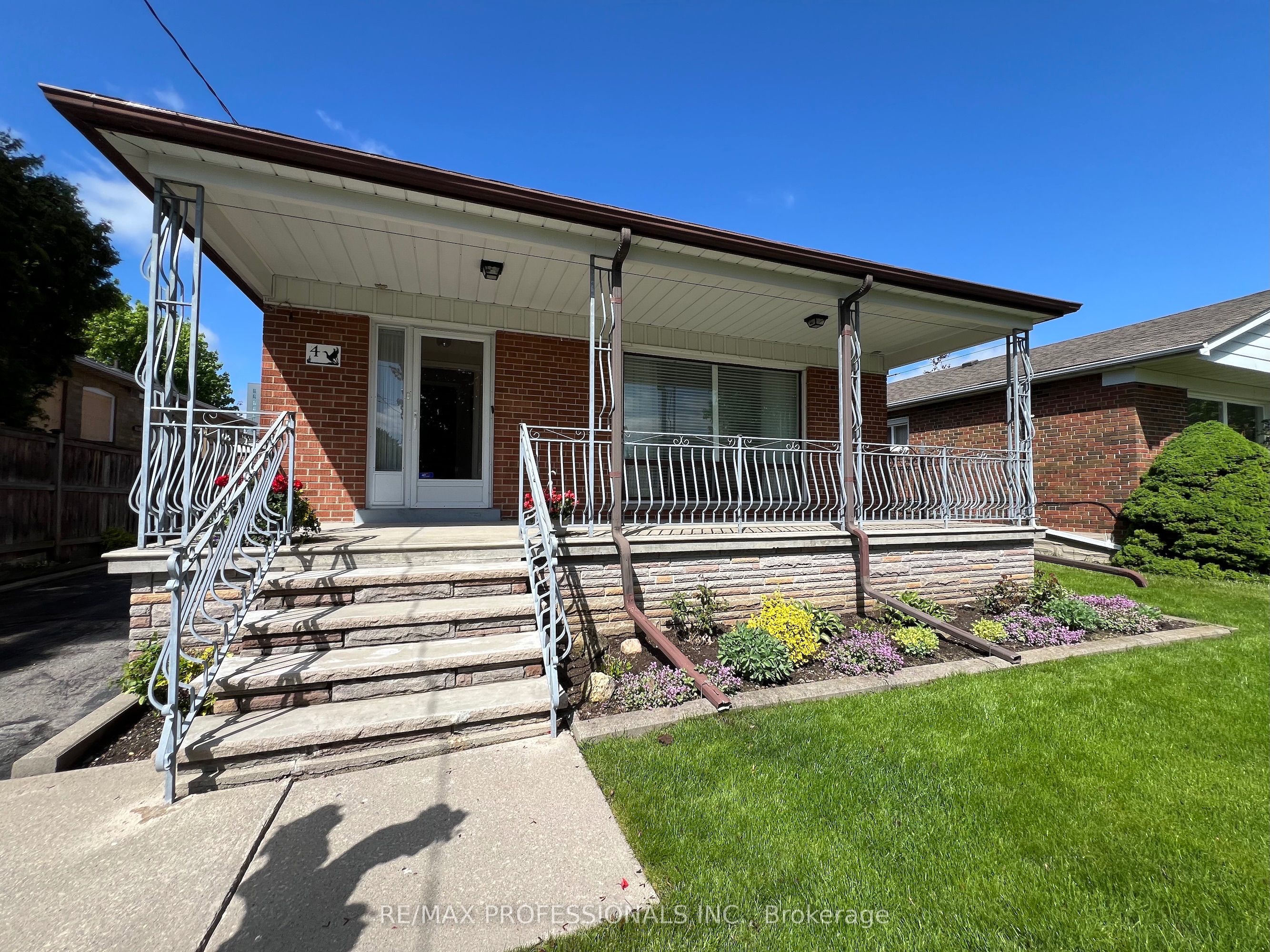 4 Vauxhall Drive, Toronto, ON, M1P 1P7