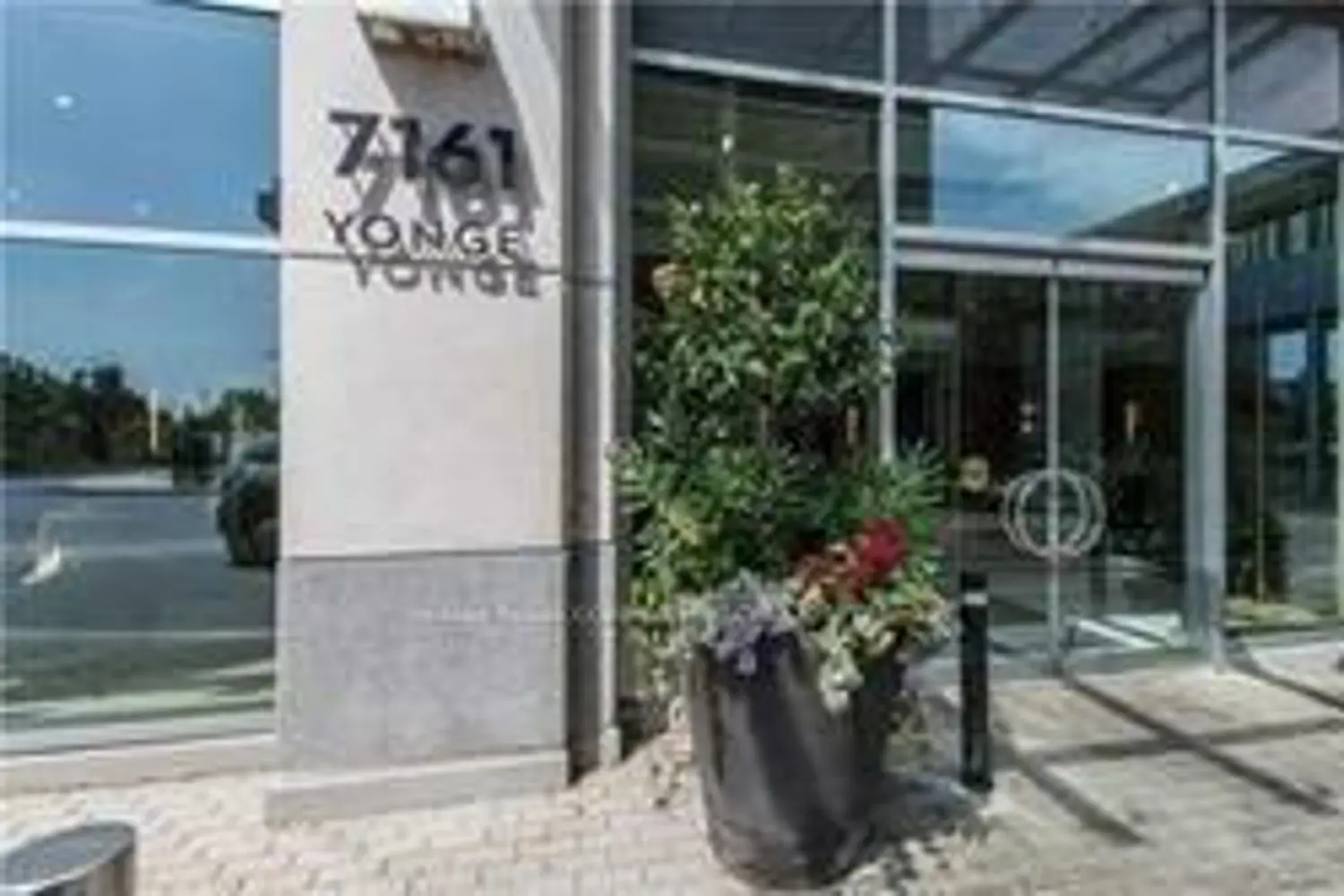 Additional image 2 of 7161 Yonge Street 1133