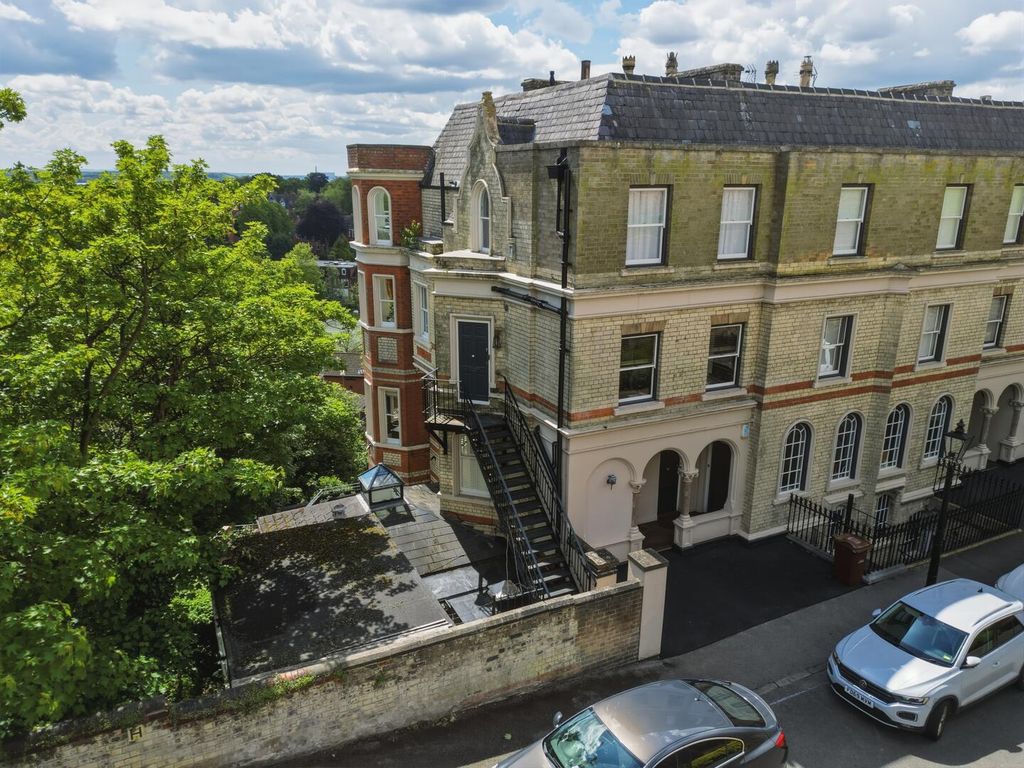 3 bed flat for saleNewcastle Drive, The Park NG7