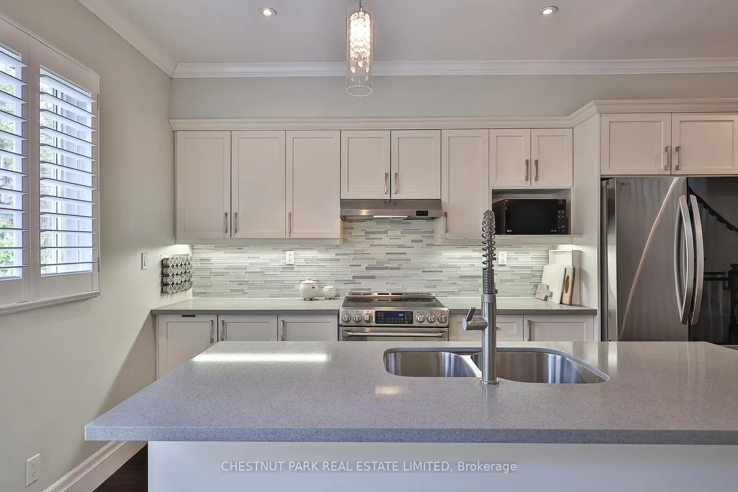 110 Booth Avenue photo 5