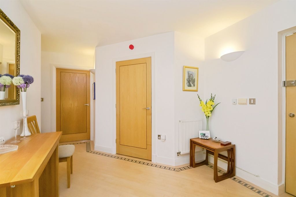 Additional image 7 of 3 bed flat for saleY Cerigos, Barry CF62